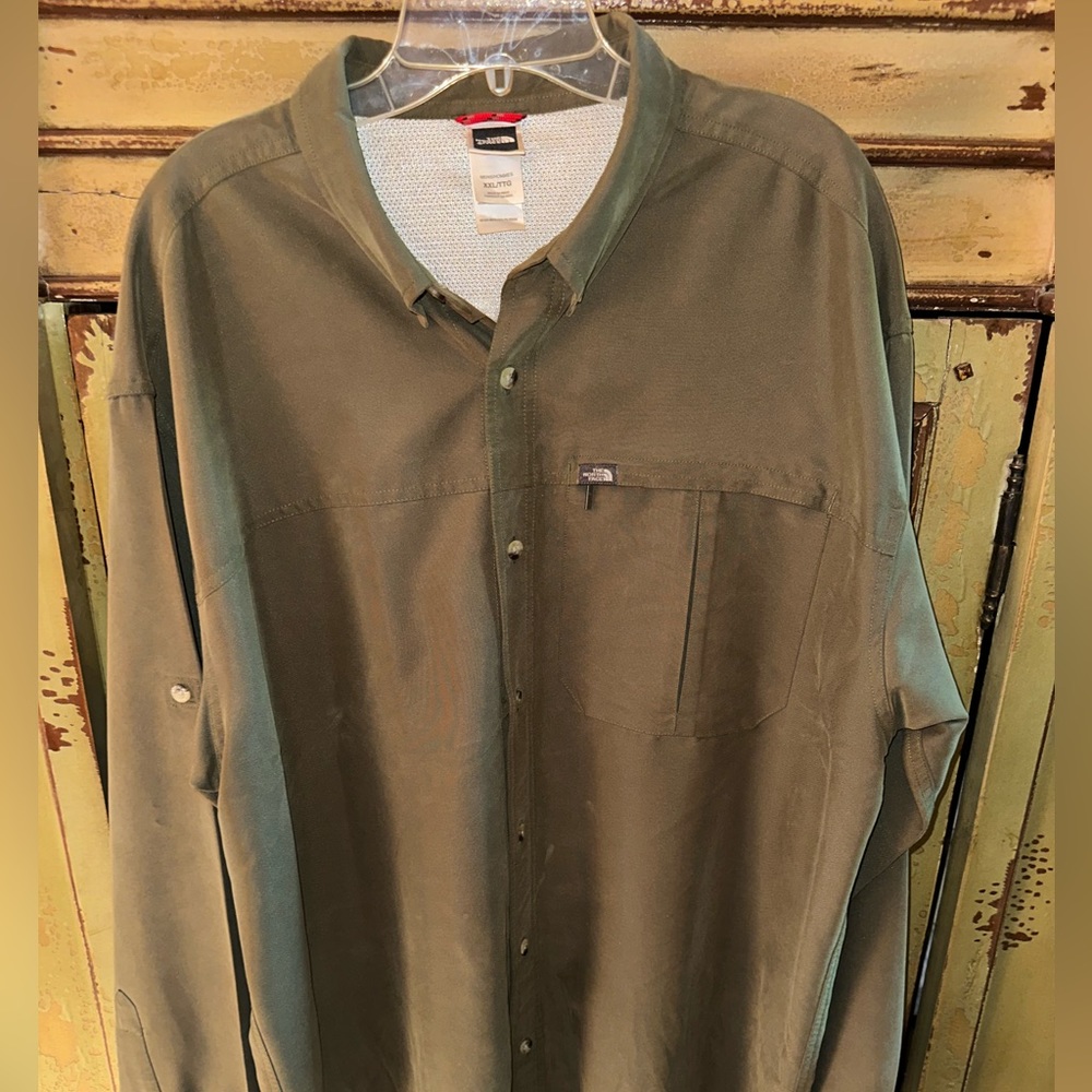 North Face Long Sleeve shirt, in great Condition!!